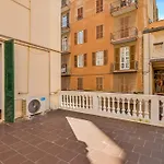 Redamare In The Center Of The