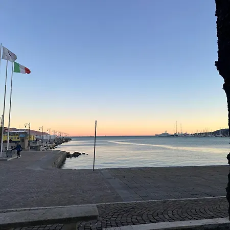 Redamare In The Center Of The *