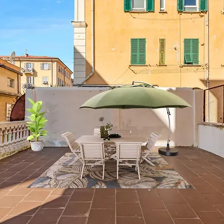 Redamare In The Center Of The