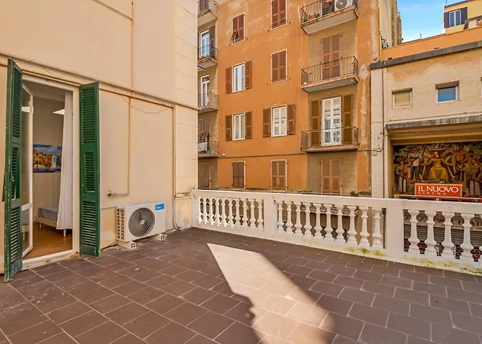 Redamare In The Center Of The