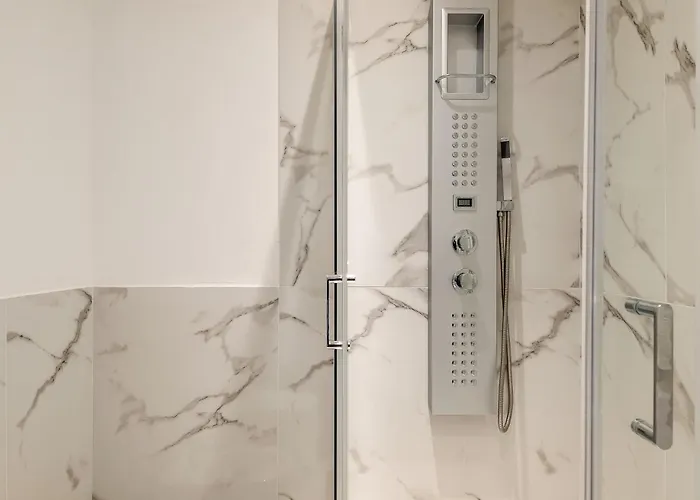 招待所 Redamare In The Center Of The *