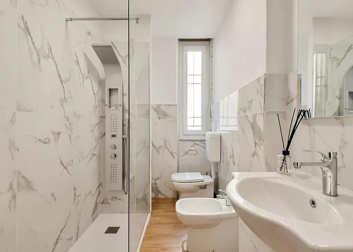 招待所 Redamare In The Center Of The *